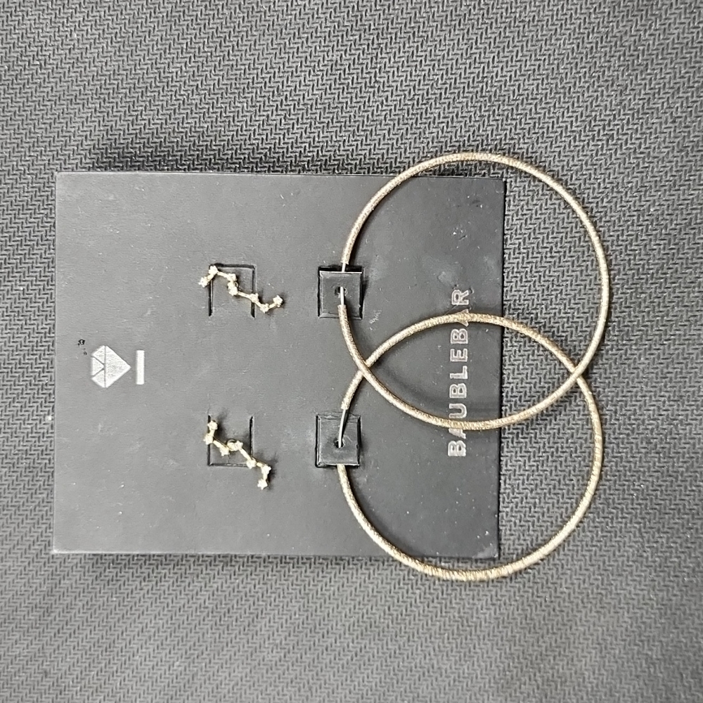 Set of gold earrings
